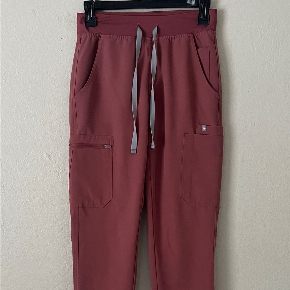 Like New! FIGS High Waisted Dowa Scrub Pants Mauve in Size XXS/T - Picture 6 of 16
